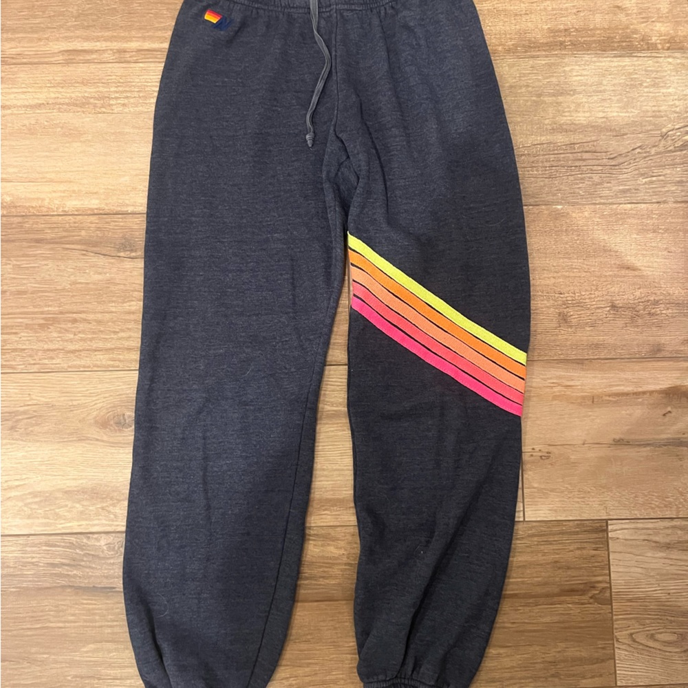Navy aviator nation sweatpants. Size medium perfect fit small hole on the bottom